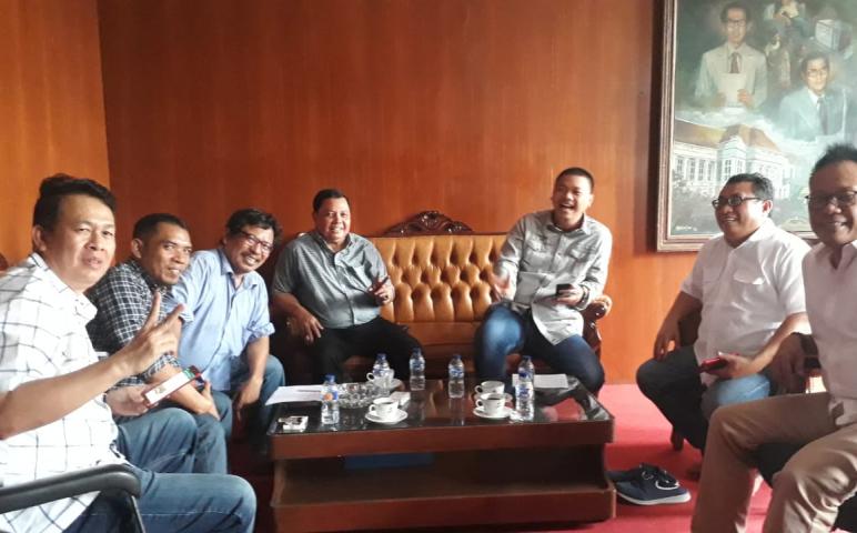 nasional  