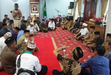 Pertemuan dengan Forum Ketua RT/RW se-Kota Bengkulu di Balai Kota, Senin (23/10/2017)