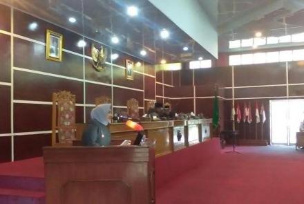 Rapat paripurna dengan agenda penyampaian nota keuangan atas rancangan APBD tahun 2018 oleh Walikota Bengkulu
