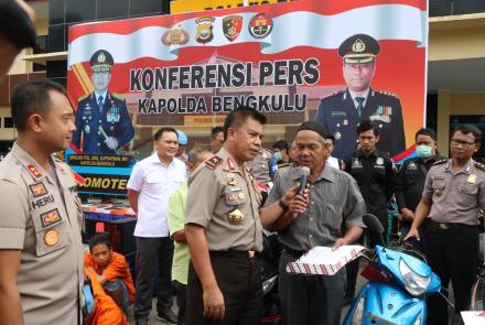 Hukum