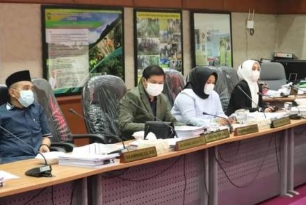 Rapat Bersama Dinas LHK, Komisi II DPRD Riau bahas Pelaksanaan Program
