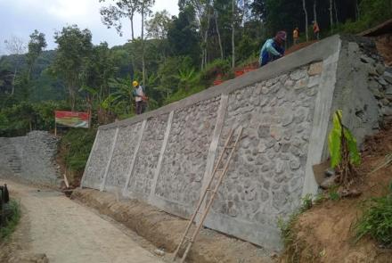 Megahnya Dinding Penahan Tanah di TMMD 112 