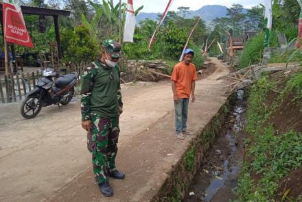 Kasdim Tinjau Pembangunan di Lokasi TMMD 112 Tulungrejo