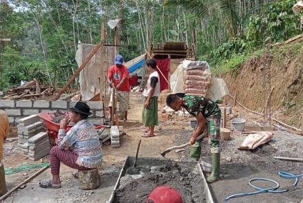 Adonan untuk RTLH Pak Suwanto Siap Menanti