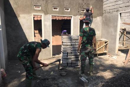 TUKANG BANGUNAN HANDAL DARI SATGAS TMMD 112