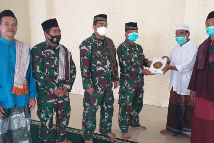 Satgas TMMD Ke-112 Tahun 2021 Wakafkan 10 Al-Quran 