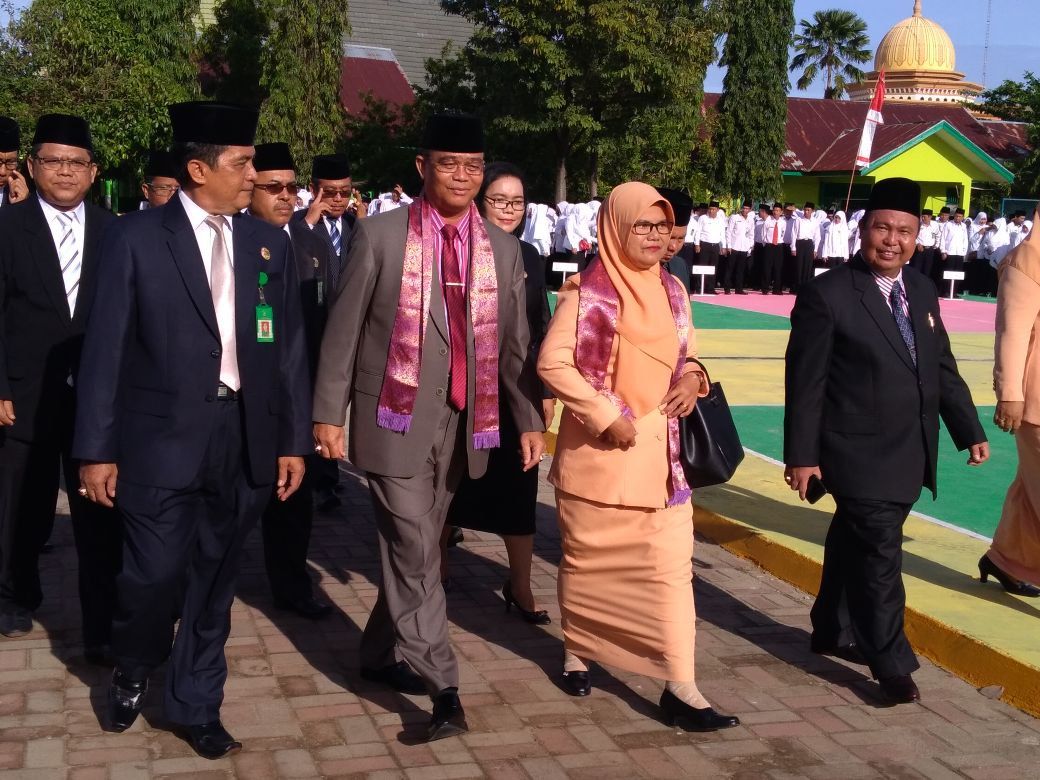 Kakanwil Kemenag Bengkulu Drs.H. Bustasar, MS. M.Pd Bersama Rombongan Tiba di MAN 2 Kota Bengkulu