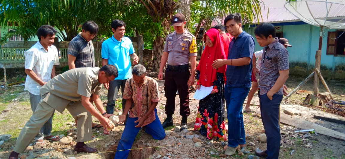 Peletakan Batu Pertama Pembangunan Gudang Desa