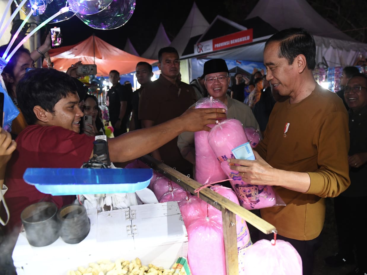  Presiden Jokowi saat Kunjungi Festival Tabut 2023