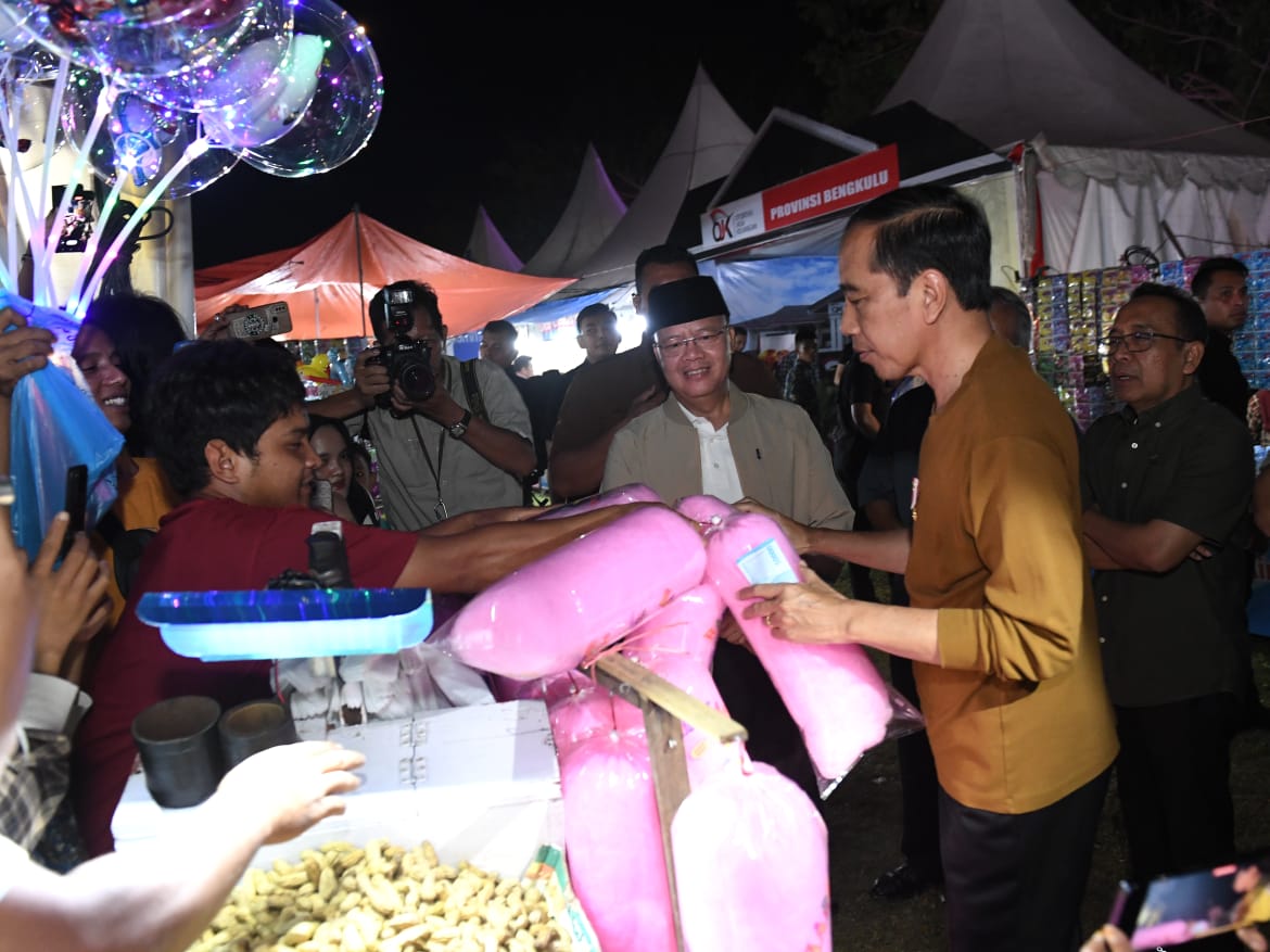  Presiden Jokowi saat Kunjungi Festival Tabut 2023