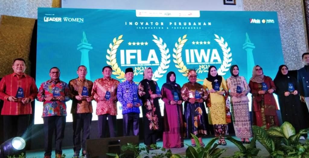 Bupati Kopli Ansori saat Dinobatkan sebagai Best Future Leaders 2023