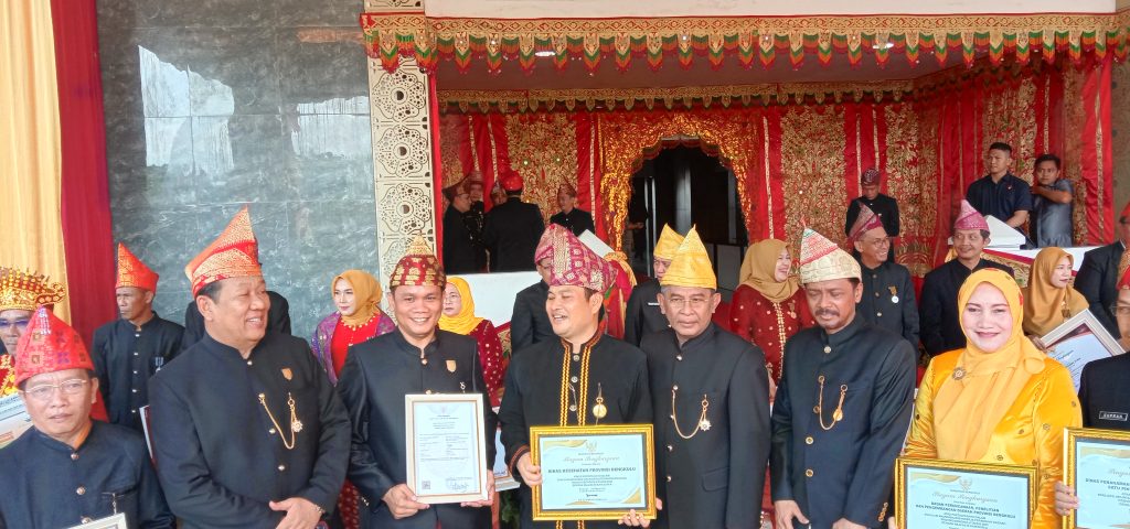 Momen HUT ke 55 Provinsi Bengkulu, Jonaidi Terima Penghargaan Dari Kemenkumham