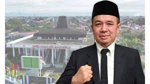 Anggota Dewan Gunadi Ajak Masyarakat Jaga Kebersihan Pesisir Pantai