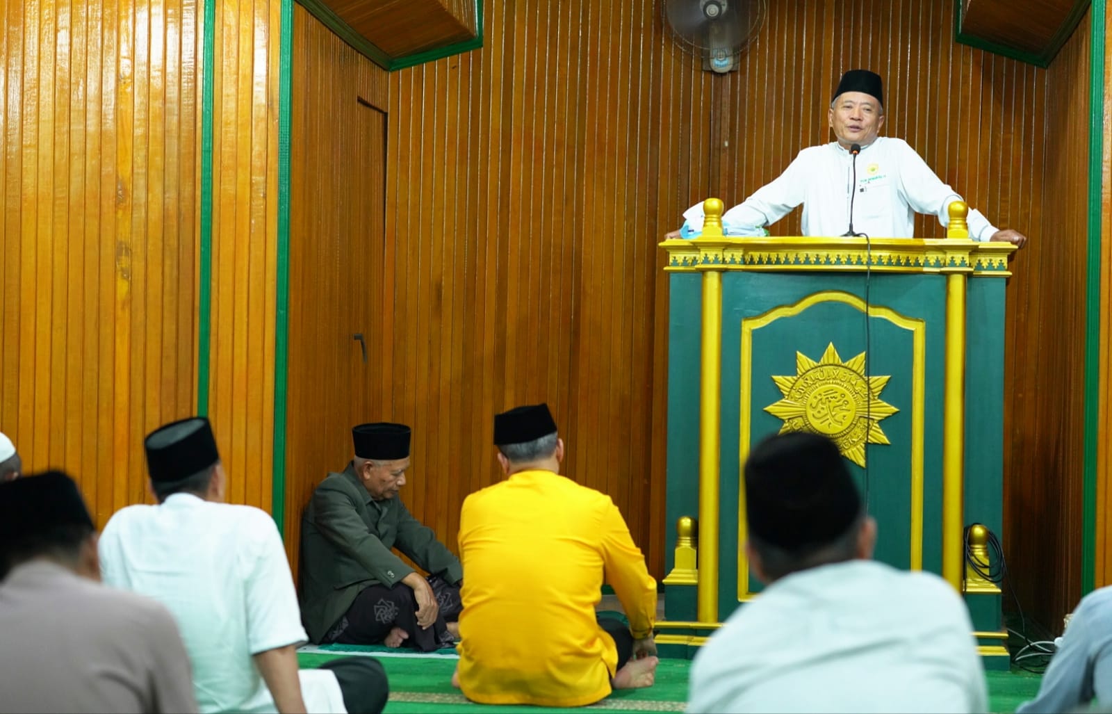 Gubernur Bengkulu Salat Tarawih Perdana di Masjid Muhammadiyah Soeprapto
