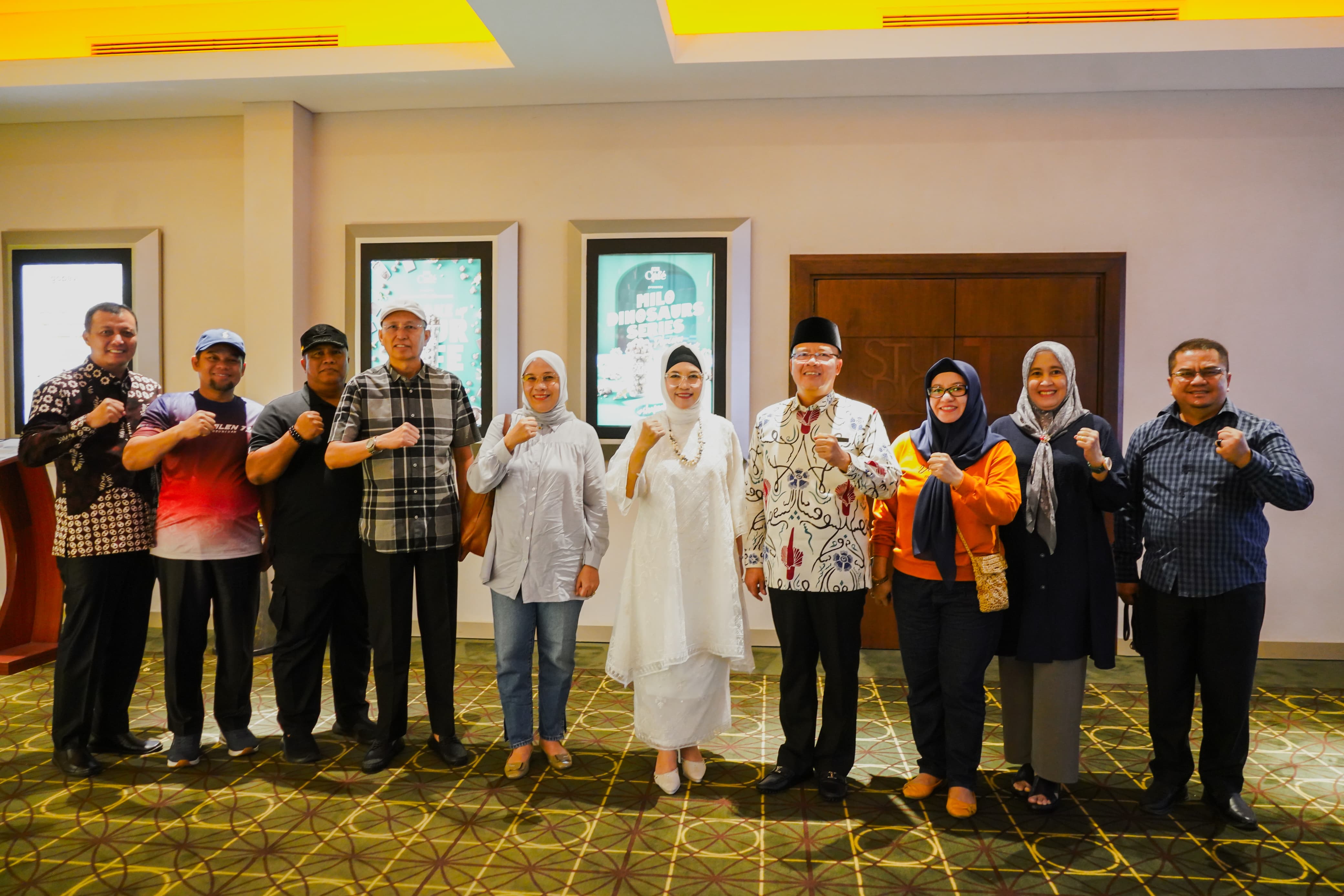 Gubernur Rohidin Nonton Bareng Film Perjuangan dengan Paskibraka