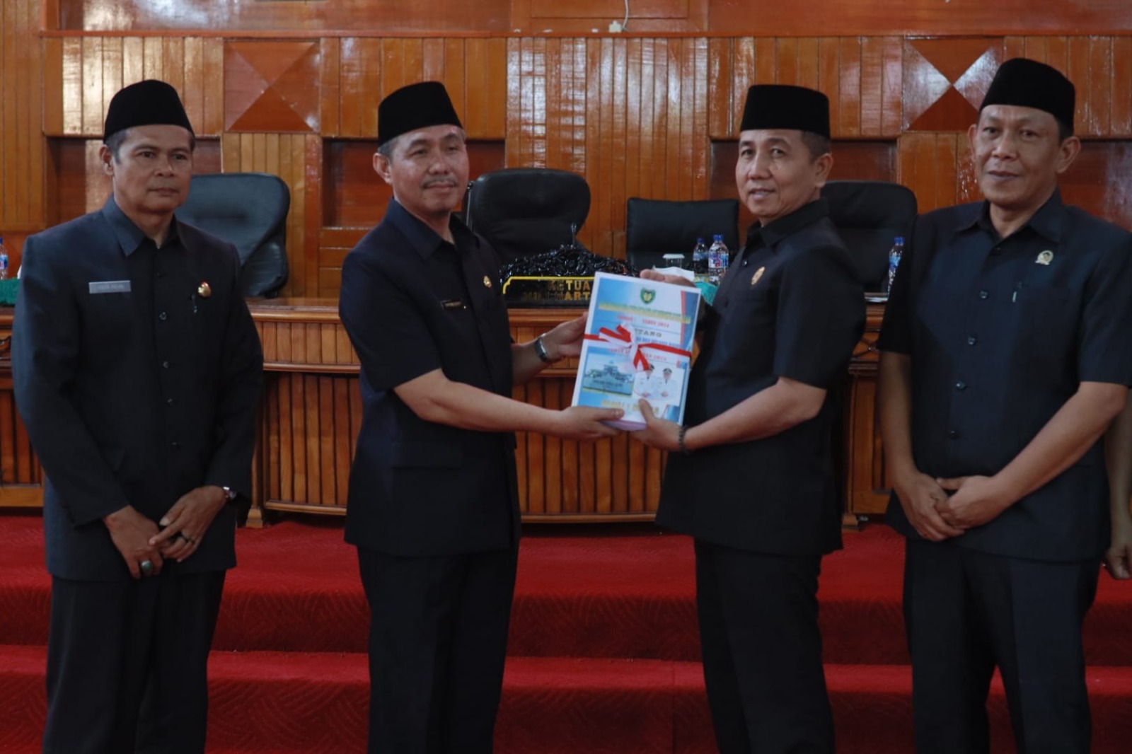Rapat Paripurna Penetapan Propemperda Tahun 2025 dan Terima Nota Pengantar Bupati Terhadap Raperda APBD Tahun Anggaran 2025