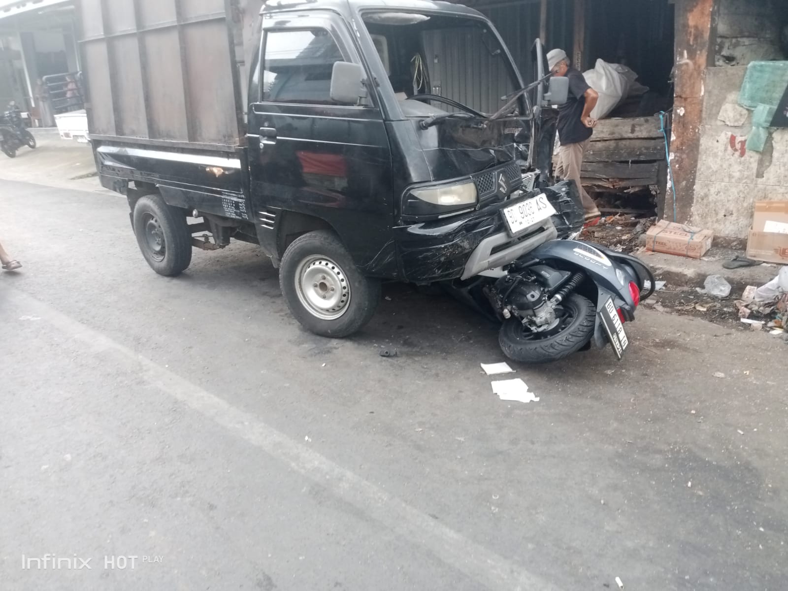 Kecelakaan Mobil dan Motor Terjadi di Pasar Muara Aman, Satu Korban Meninggal Dunia