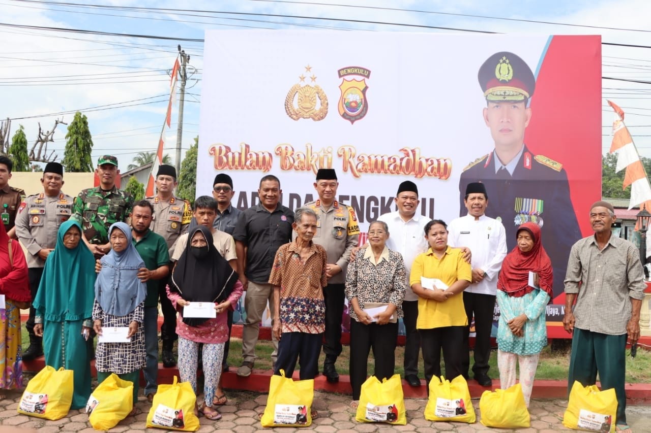 Didampingi Sekda, Bupati Seluma Hadiri Bulan Bakti Sosial Di Mapolsek Sukaraja