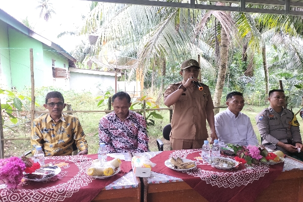 Kades Padang Pandan Yenuardi