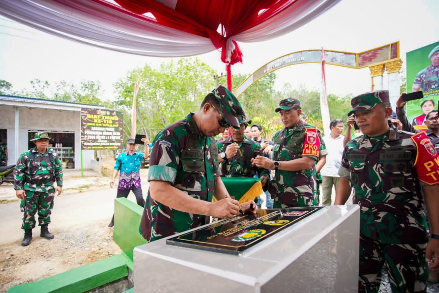 Wakasad Letjen TNI Agus Subiyanto Tandatangani Prasati TMMD 118