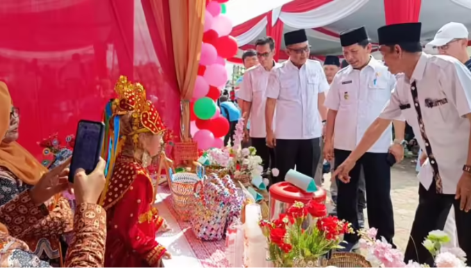 Waka II DPRD Seluma Apresiasi Pameran Pendidikan dan UMKM serta Lomba Bahasa Ibu Tingkat SD dan SMP 