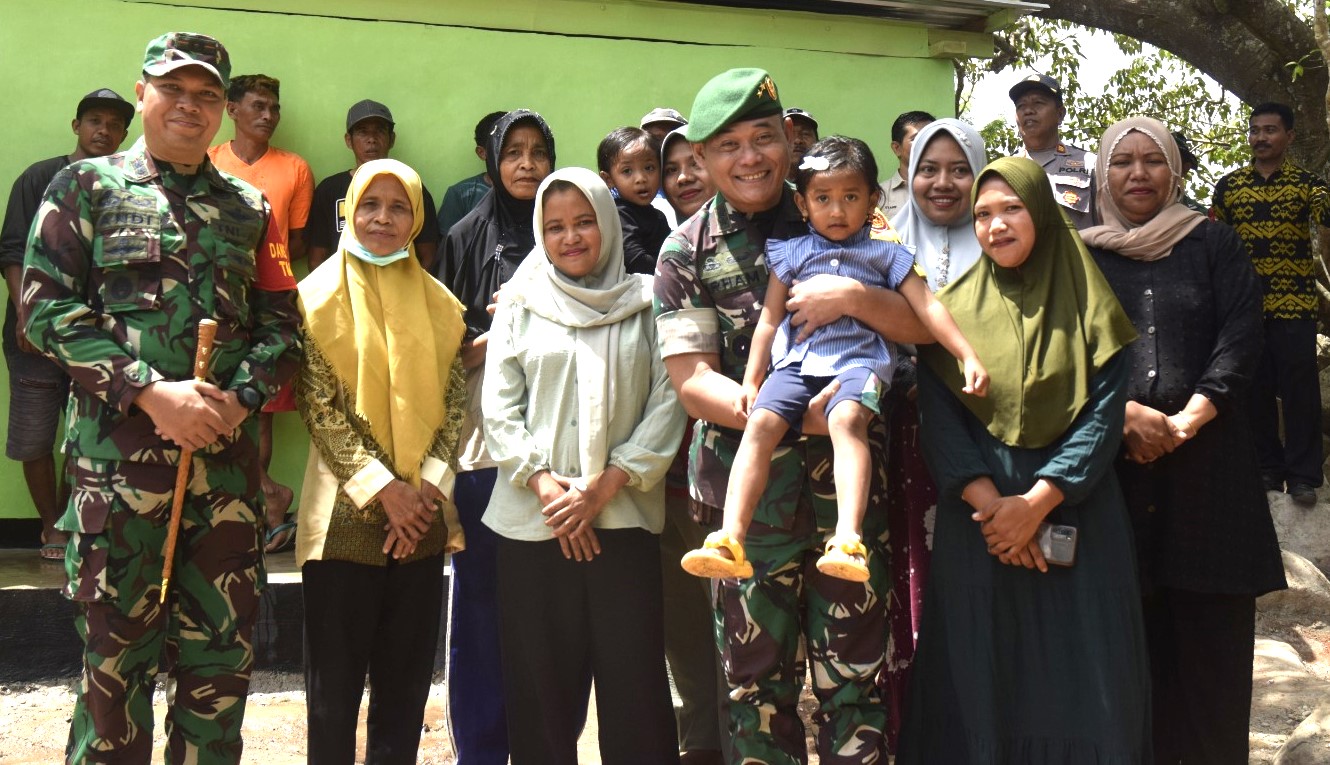 Kebersamaan Tim Wasev Dengan Warga Desa RiaMau