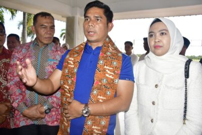 Usai Dilantik Presiden RI, Para Pejabat dan Keluarga Sambut Kedatangan Wabup RL Dr. Hendri