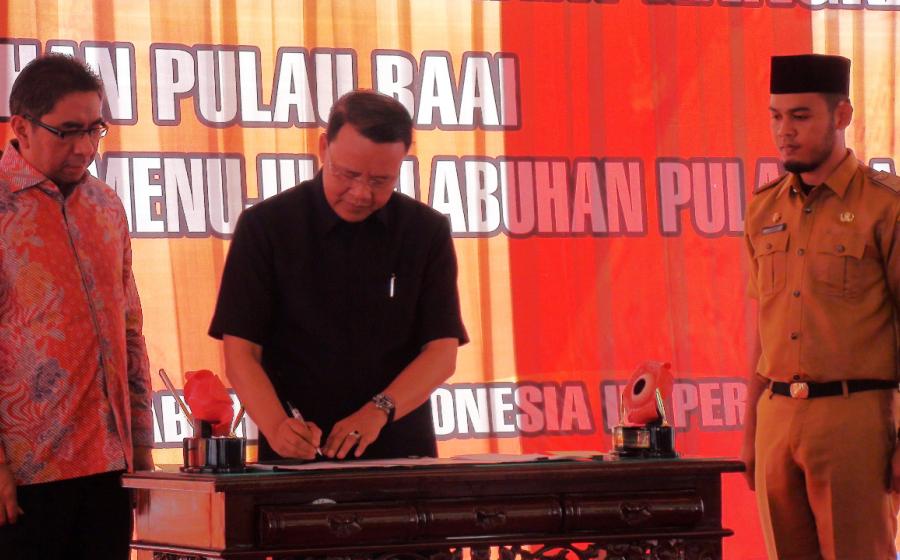 Penandatanganan Nota Kesepahaman Pengembangan Pelabuhan Pulau Baai dan Pembangunan Rel Kereta Api dari dan Menuju Pelabuhan Pulau Baai.