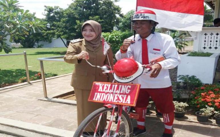 Wakil Walikota Patriana Sosialinda menyambut dengan ramah kedatangan Damin