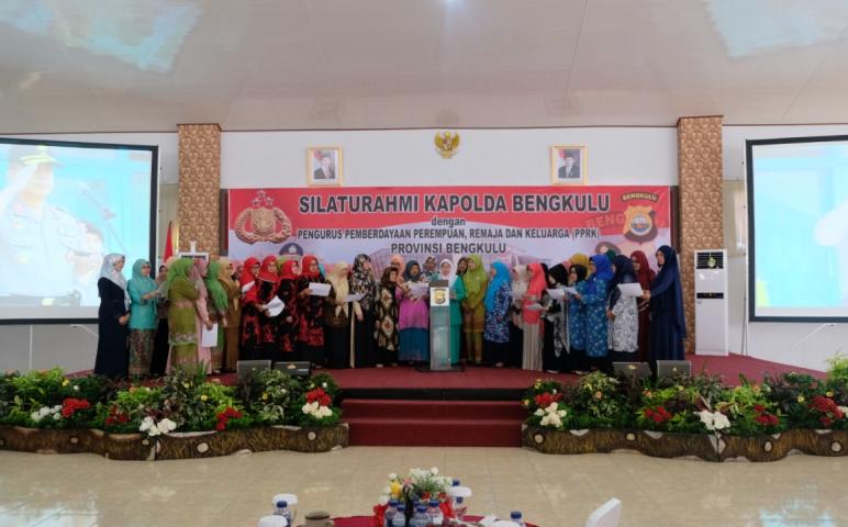 hukum 
