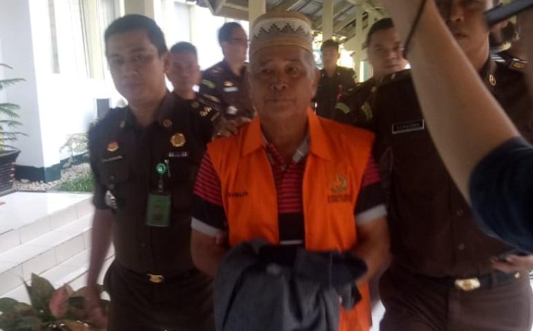 Tersangka, Indra Safri 