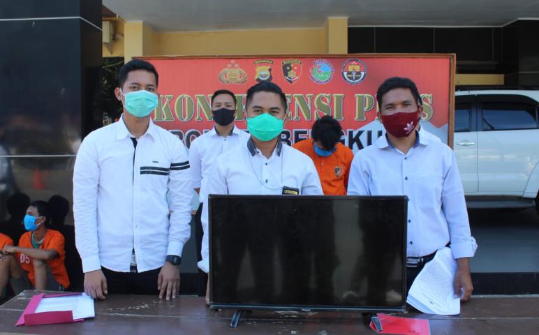 Hukum
