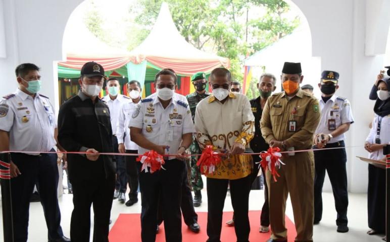 Didampingi Asisten I Setdaprov Riau, Dirjen Perhubungan Darat Resmikan Masjid Al-Aziz