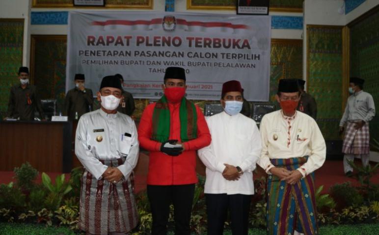 KPU Pelalawan Tetapkan Paslon Zukri-Nasaruddin Sebagai Bupati-Wakil Bupati Terpilih