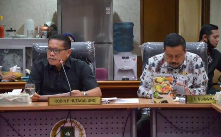 Ketua Komisi II DPRD Riau Pimpin Rapat Kerja Bersama Bappedalitbang
