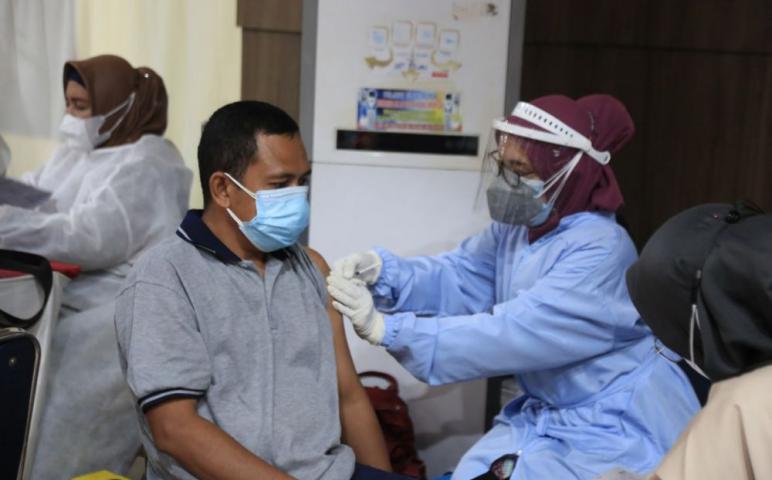 Pemerintah Provinsi Riau Terus Gencarkan Vaksinasi COVID-19