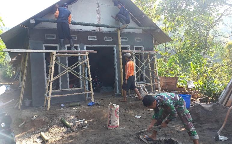 Dua Andang Bambu Penolong di RTLH Bapak Supadi