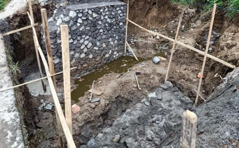 Satgas TMMD dan Warga Mulai Melanjutkan Pengerjaan Plat Dekker
