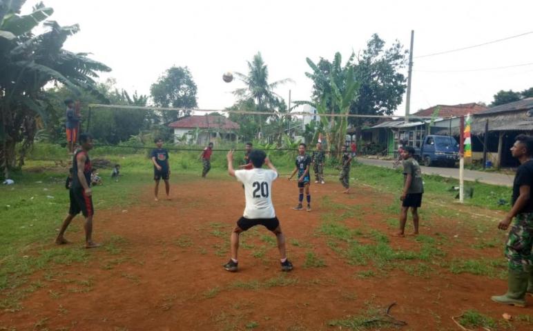 Satgas TMMD Olahraga Volly Bersama Warga