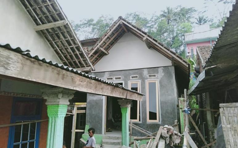 Tampak Depan Rumah Pak Madrai Setelah 85 Persen di Rehap