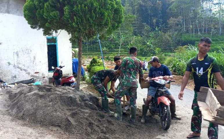 Ojek Pasir Hilir Mudik di Lokasi TMMD 112