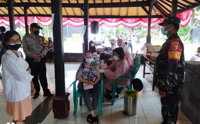 Antusias Warga Dalam Kegiatan Vaksinasi 