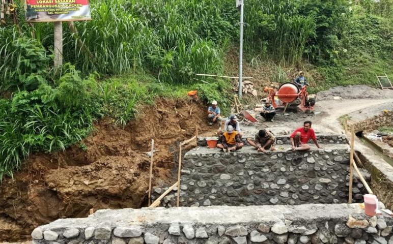 Plat Deker Hampir Tuntas 