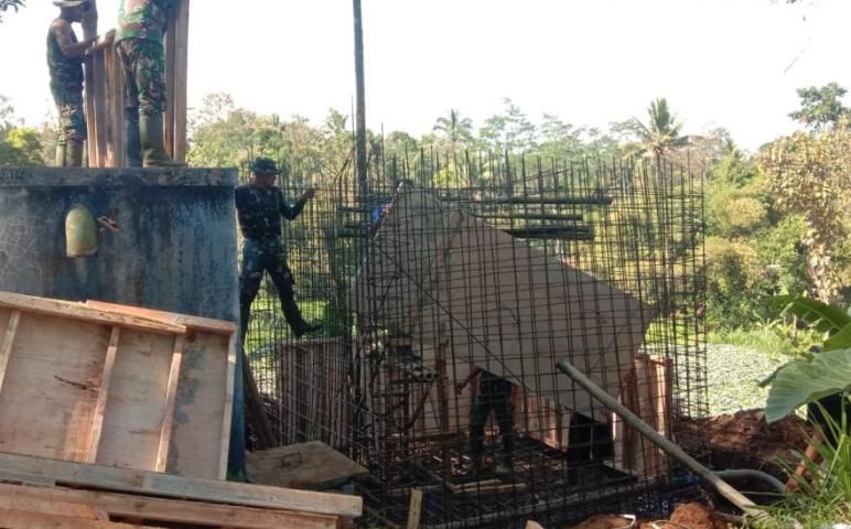 Tandon Air Sudah Mulai Tahap Pemasangan Besi dan Papan Cor