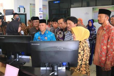launching perizinan online (e- Perizinan) di Kantor DPM-PTSP Kota Bengkulu, Jumat (11/8/2017).
