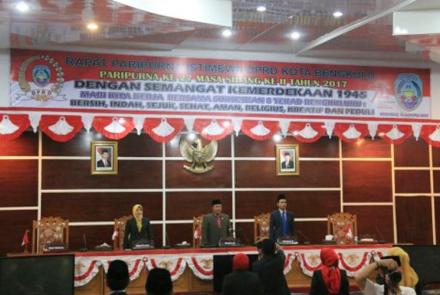 Paripurna Memdengarkan Pidato Kenegaraan Presiden Joko Widodo (Jokowi) lewat layar kaca