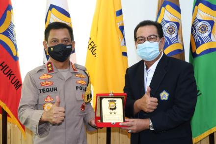 Hukum