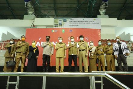 Gubernur Riau Apresiasi Tenaga Kesehatan dan Petugas Publik Pada Vaksinasi Tahap Kedua