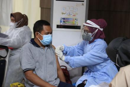Pemerintah Provinsi Riau Terus Gencarkan Vaksinasi COVID-19