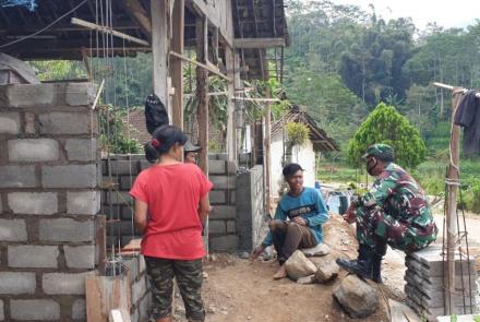 Curhat Warga TMMD 112 Kodim 0818 Kepada Satgas 